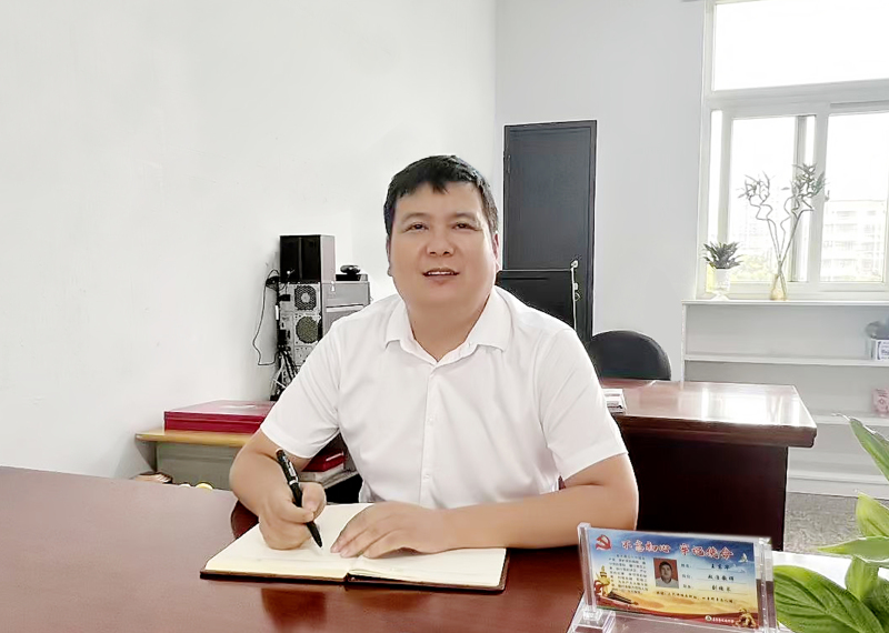 汇龙中学副校长王东华同志简介