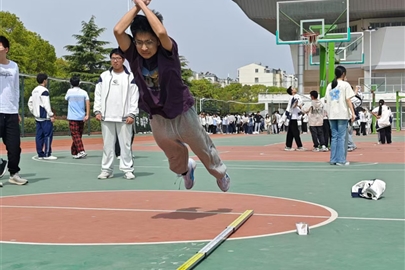 悦动青春，沐光而行——启东市汇龙中学举行首届春季运动会
