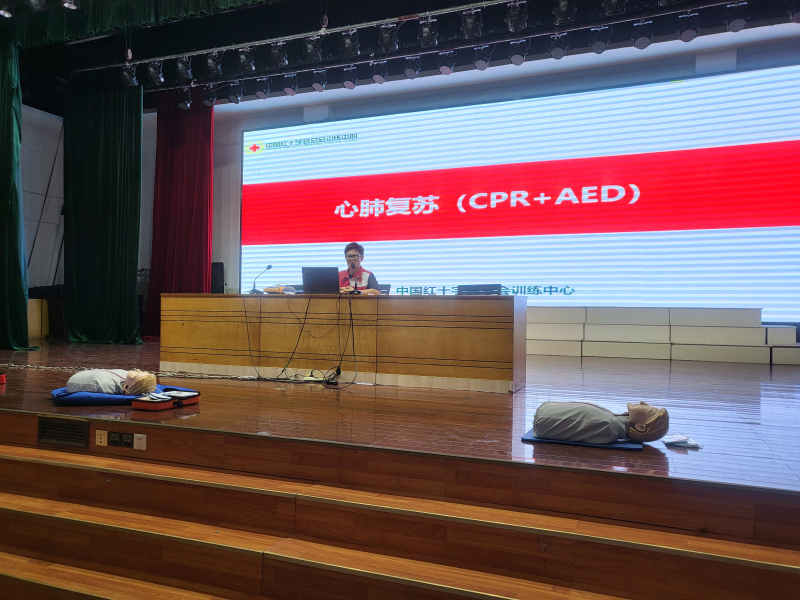 守护生命，“救”在身边——启东市汇龙中学开展应急救护培训