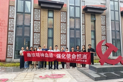 赓续精神血脉 强化使命担当——启东市汇龙中学党委组织开展主题党日活动