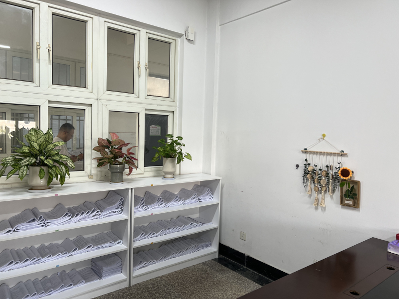 以美促教，以境育人——启东市汇龙中学开展“最美办公室”评比