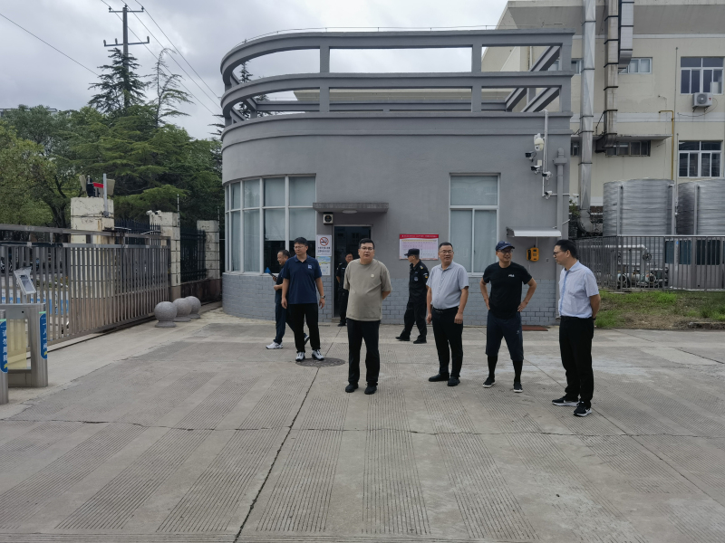 筑牢安全屏障，守护平安假期——启东市汇龙中学开展校园安全隐患专项排查整治行动