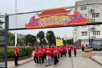 砺剑三载逐梦行 壮歌出征战高考——启东市汇龙中学举行2026届高考壮行仪式