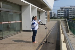 书籍点亮人生  书香溢满校园