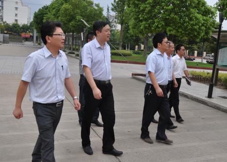 曹海锋副市长一行莅临汇中视察开学工作
